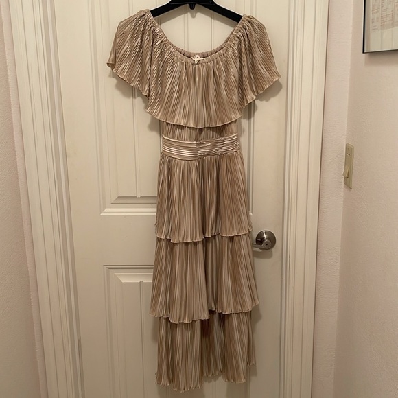 Champagne Pleated layered off the shoulder‎ Dress women’s sz S midi length NWOT - Picture 9 of 17